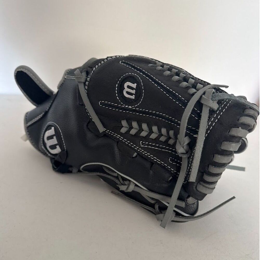 A360 Wilson Right Hand Thrower Softball Black Leather Glove 12.5” A03R817 125